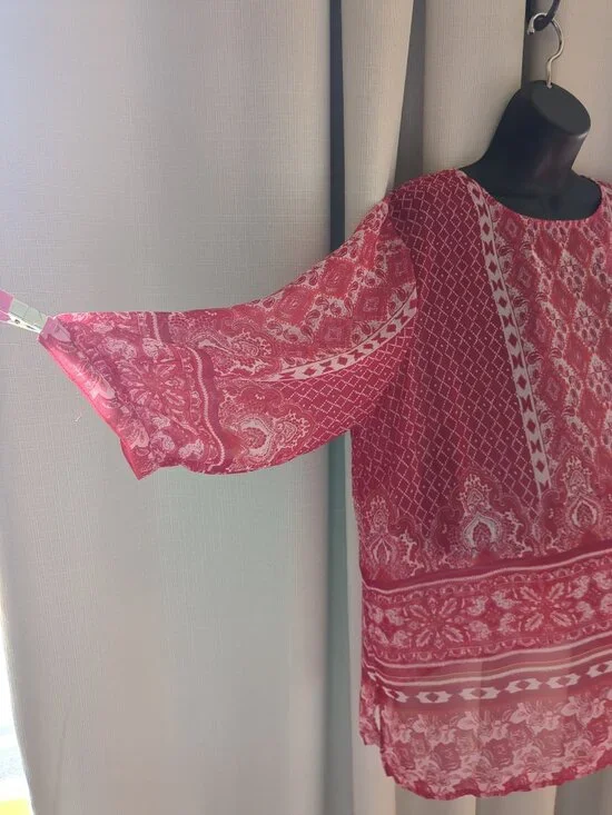 Pink / White Light Weight Top / Blouse - Picture 2 of 7